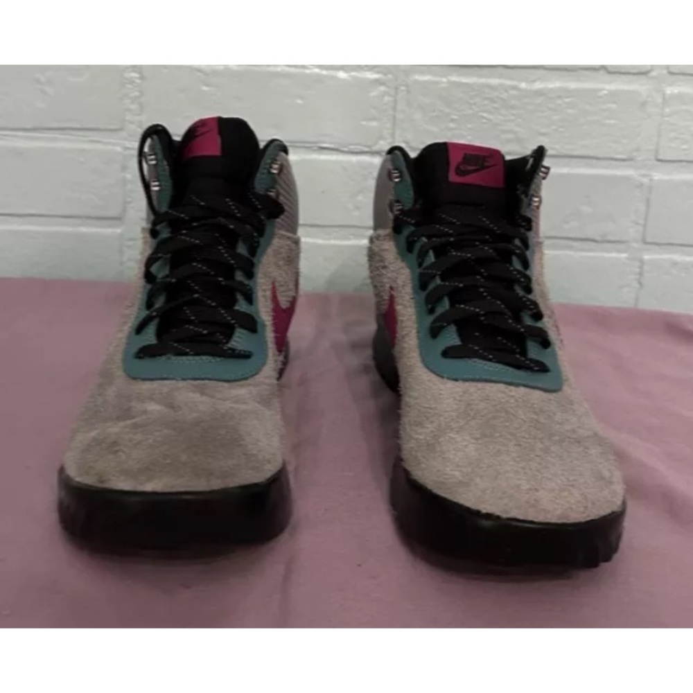 Nike Air Woodland “hiking” “winter” boots. Size 8.5